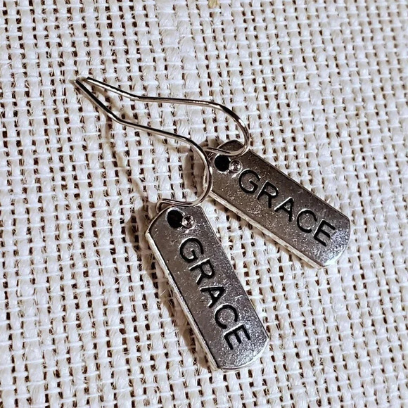 Grace Inspirational Word Message Carved Silver Black Earrings - Picture 7 of 8
